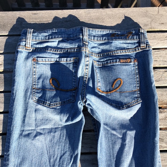 Seven brand medium denim. Slightly worn. - Picture 4 of 4